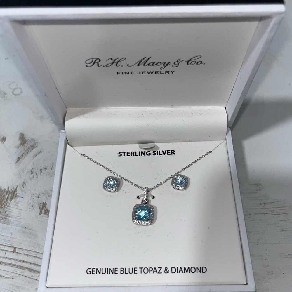 Necklace earring set